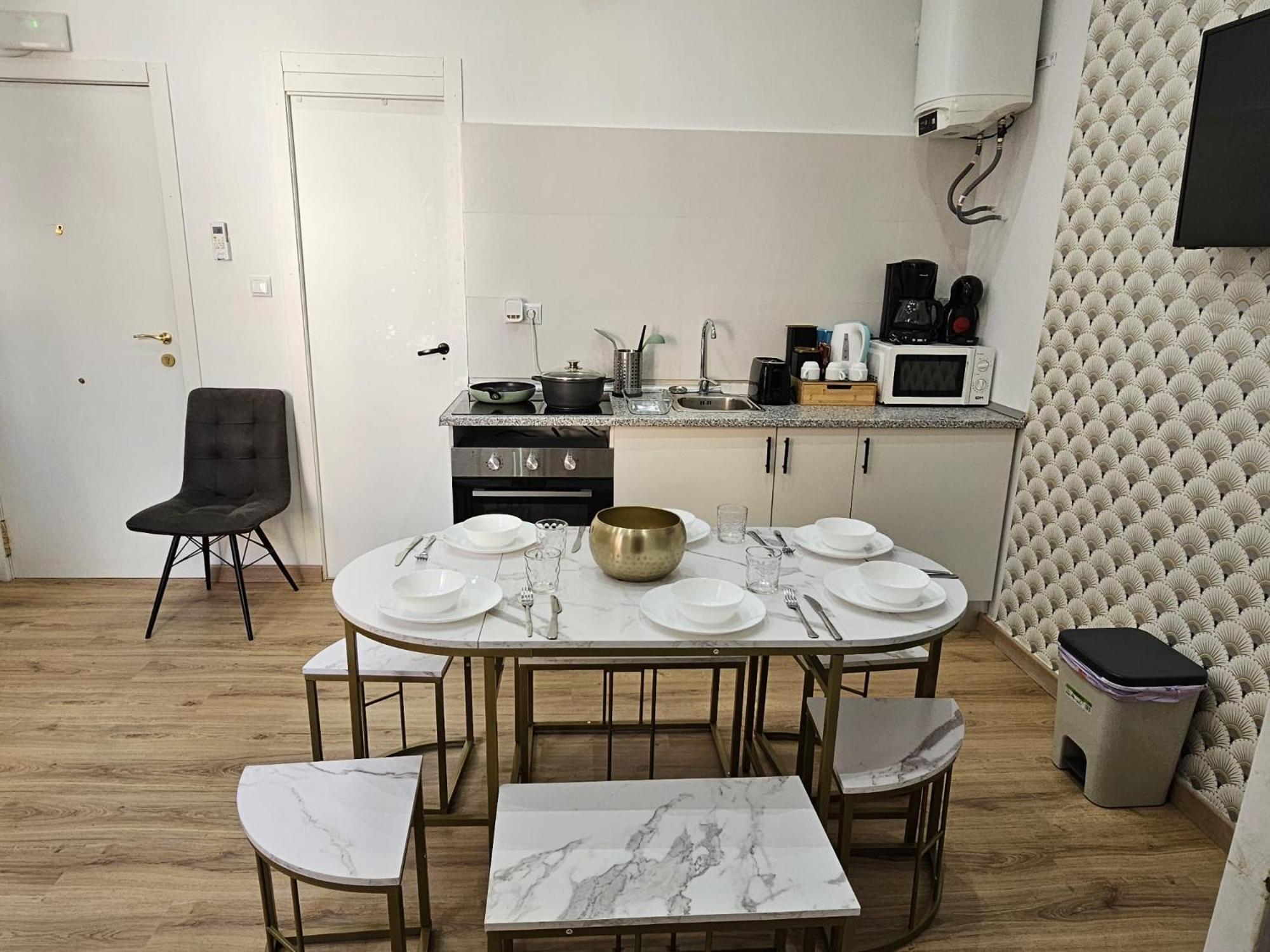 Luxury Apartments Near The Beach And Downtown Centrum 8 Аликанте Екстериор снимка
