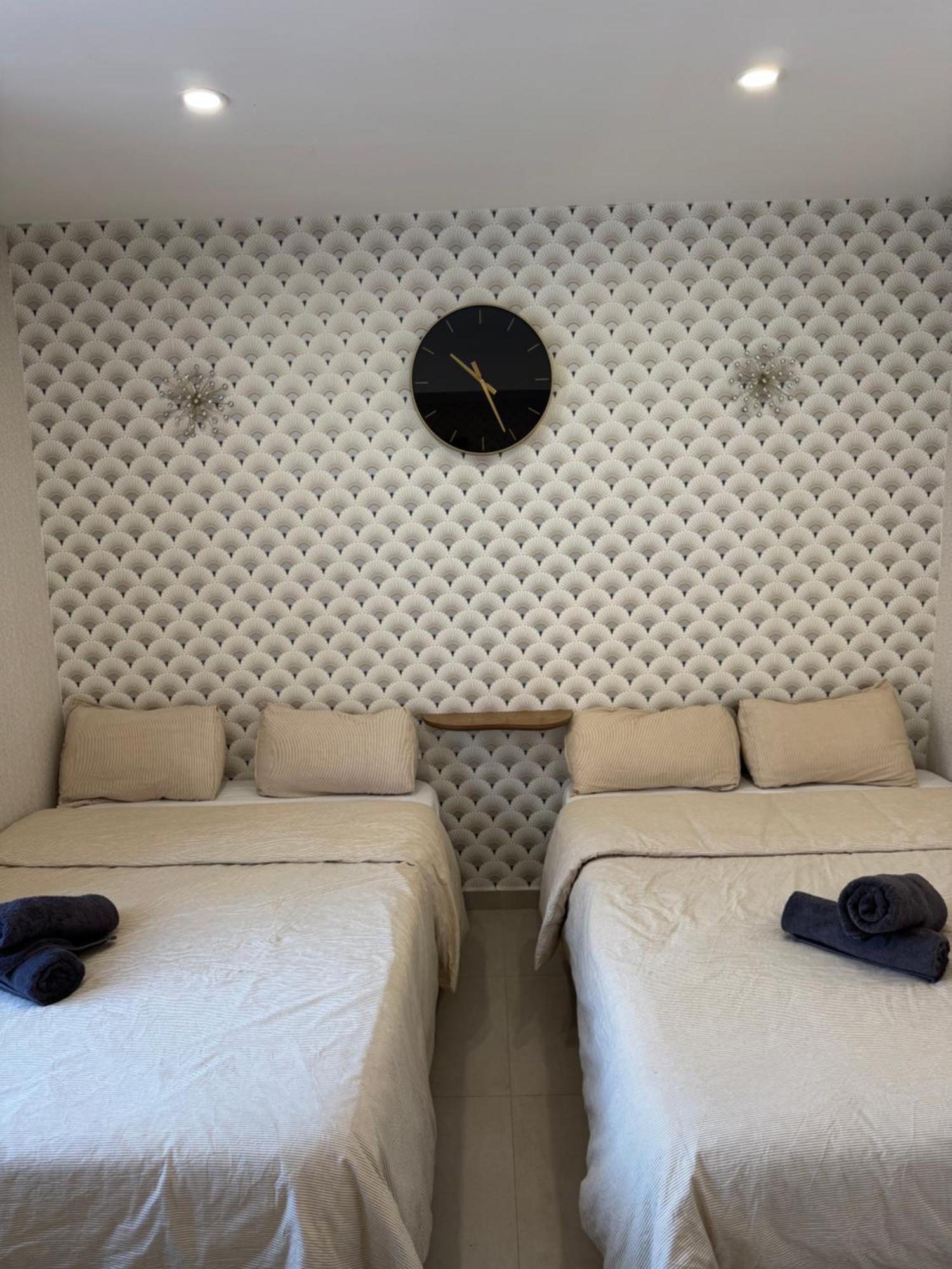 Luxury Apartments Near The Beach And Downtown Centrum 8 Аликанте Екстериор снимка
