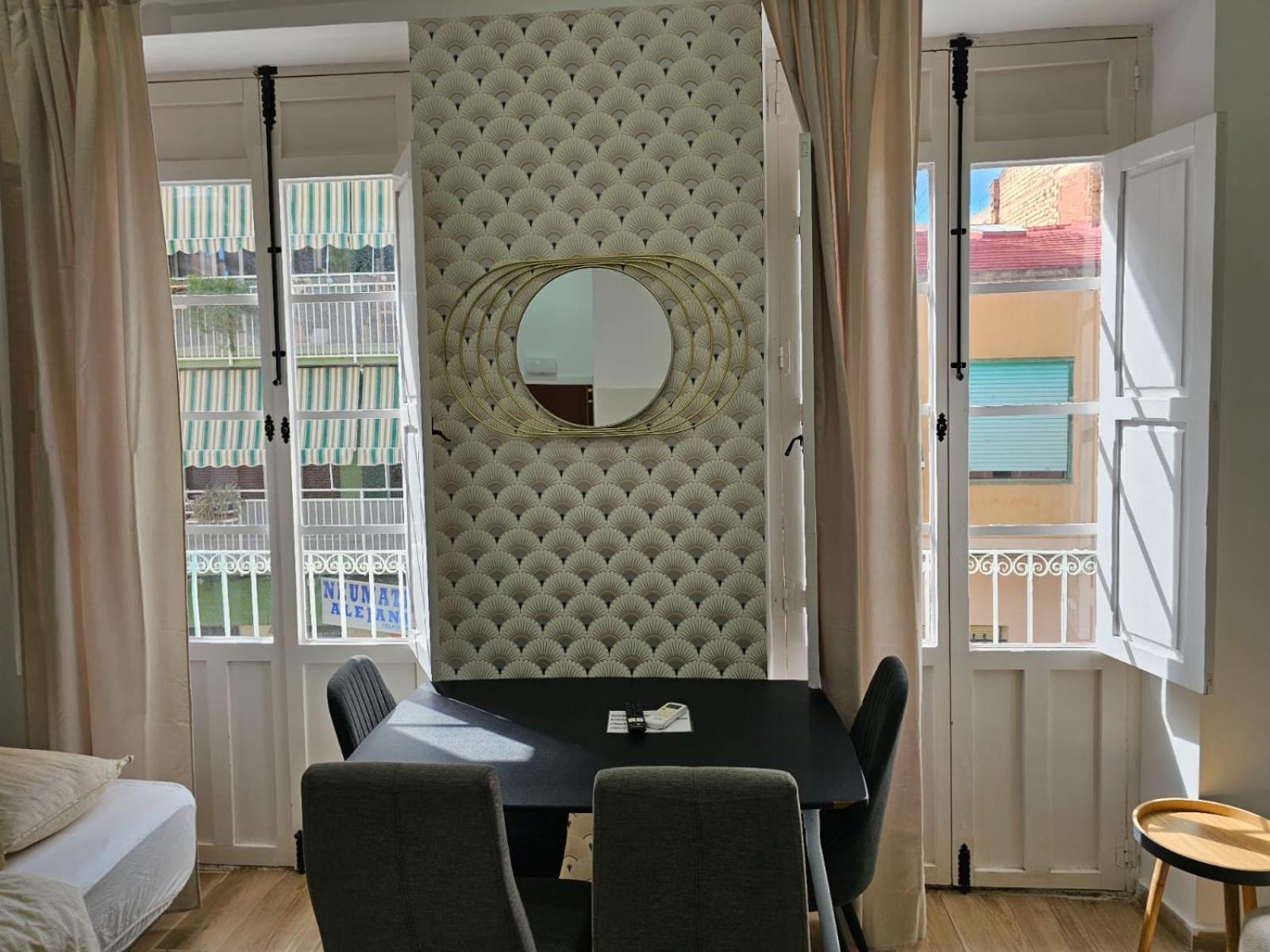 Luxury Apartments Near The Beach And Downtown Centrum 8 Аликанте Екстериор снимка