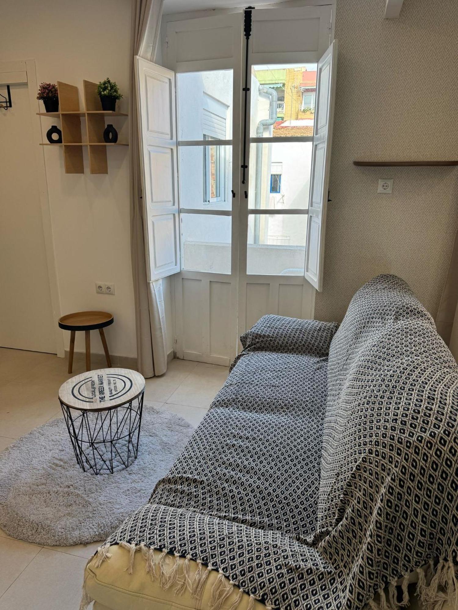 Luxury Apartments Near The Beach And Downtown Centrum 8 Аликанте Екстериор снимка
