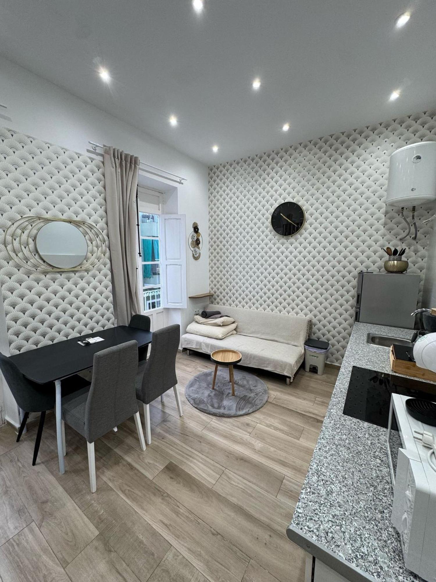 Luxury Apartments Near The Beach And Downtown Centrum 8 Аликанте Екстериор снимка
