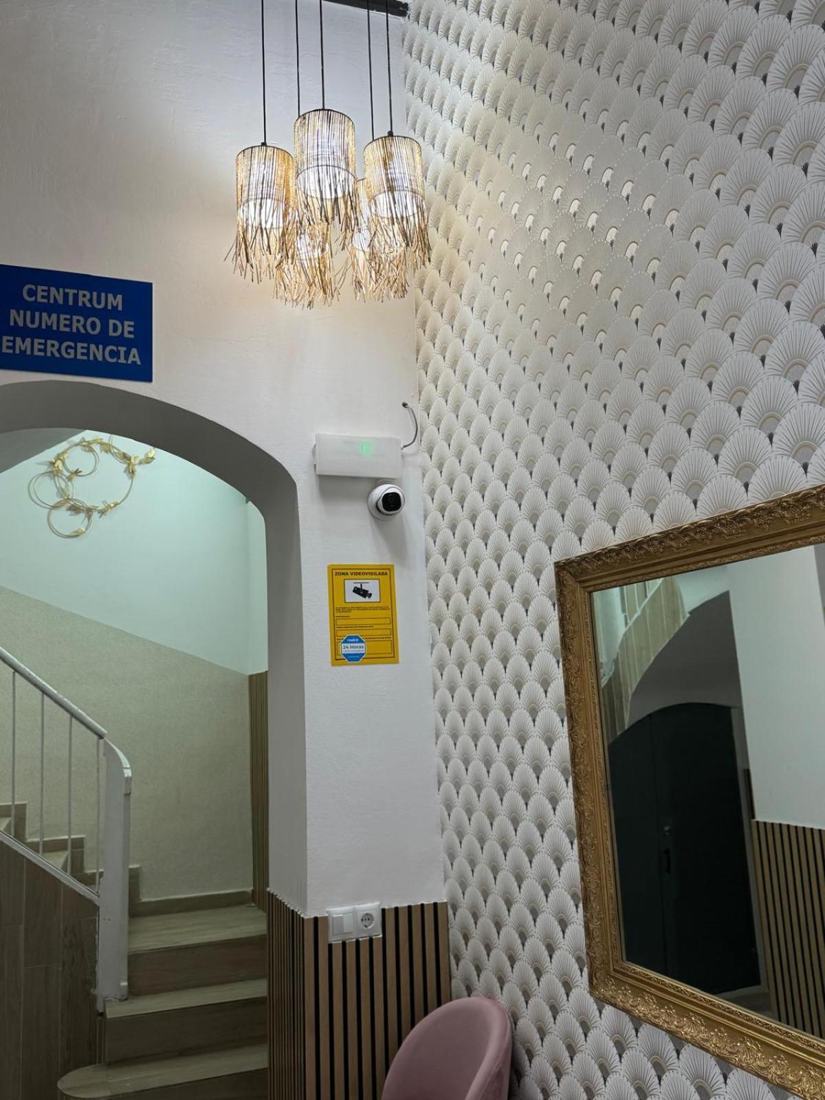 Luxury Apartments Near The Beach And Downtown Centrum 8 Аликанте Екстериор снимка