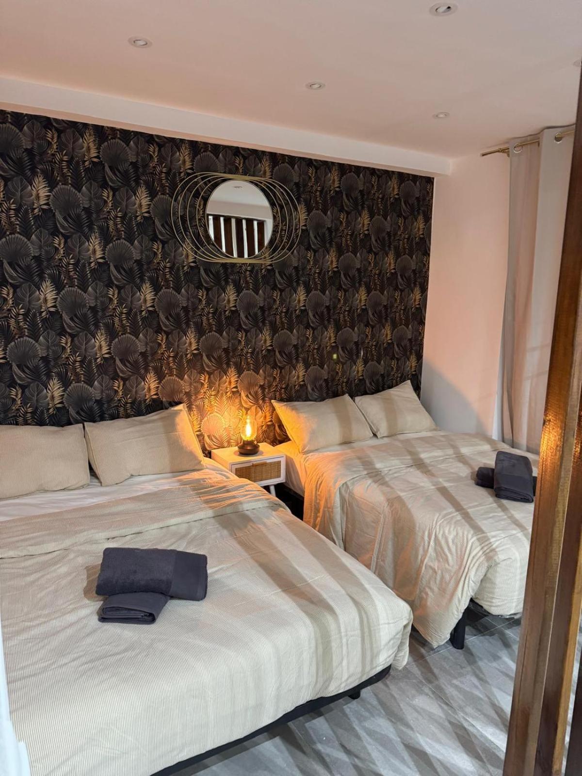 Luxury Apartments Near The Beach And Downtown Centrum 8 Аликанте Екстериор снимка